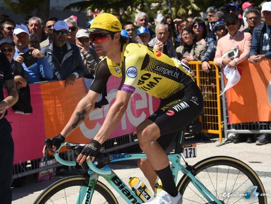 Vuelta a España: Addy Engels: "Roglic se cayó, pero sigue en una buena posición" Vuelta a España: Addy Engels: "Roglic se cayó, pero sigue en una buena posición"