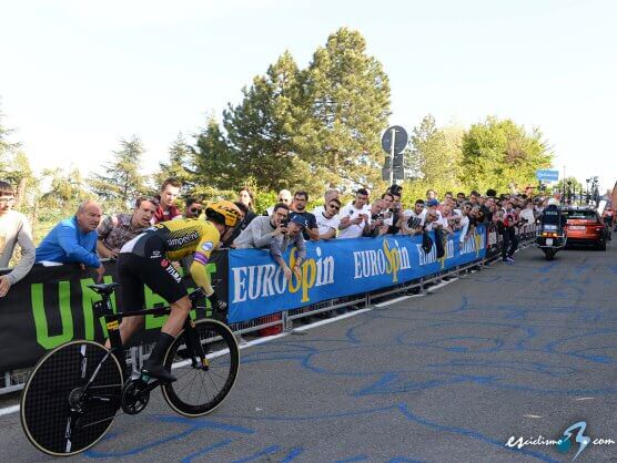 Vuelta a Espaa: Carapaz y Roglic se juegan la roja en la crono de zaro