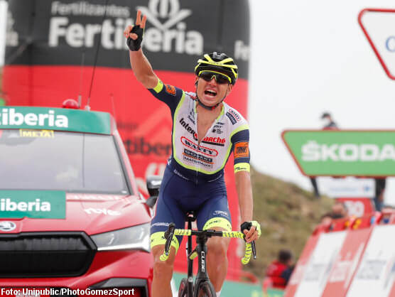 Vuelta a Espaa: Rein Taaramae lder tras ganar en Picn Blanco