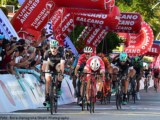 Sam Bennett, primer líder de la Vuelta a Turquía Sam Bennett, primer líder de la Vuelta a Turquía
