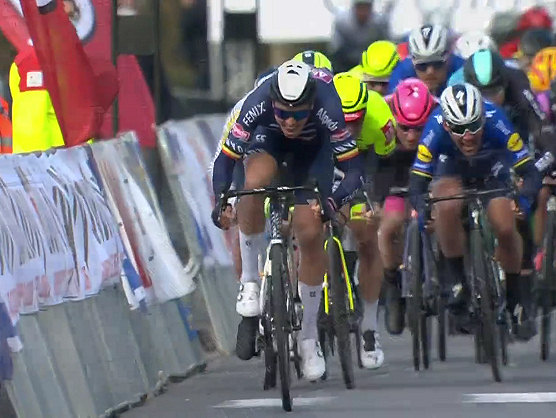 Tim Merlier gana con autoridad el Gran Premio Jean-Pierre Monser