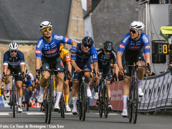 Tour de Bretaña: Jakub Mareczko se impone en la quinta etapa, Simon Pellaud sigue líder Tour de Bretaña: Jakub Mareczko se impone en la quinta etapa, Simon Pellaud sigue líder