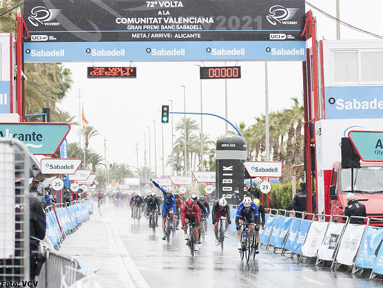 Vuelta a la Comunidad Valenciana: Arnaud Démare: "Me alegra mucho ganar la etapa de hoy" Vuelta a la Comunidad Valenciana: Arnaud Démare: "Me alegra mucho ganar la etapa de hoy"