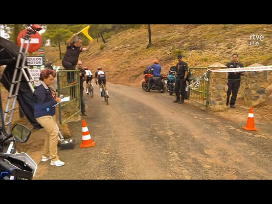 Esperpntico final en el Alto de Caravaca de la Cruz | Vuelta a Espaa