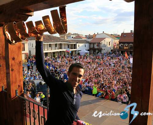 3.000 vecinos reciben a Contador en Pinto para celebrar su victoria en el Giro 3.000 vecinos reciben a Contador en Pinto para celebrar su victoria en el Giro