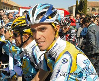 Contador expresa "bastantes dudas" sobre su futuro en Astana y reconoce contactos con al menos tres equipos Contador expresa "bastantes dudas" sobre su futuro en Astana y reconoce contactos con al menos tres equipos