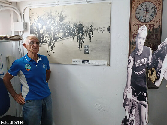 Adolfo Bello, 75 aos pedaleando
