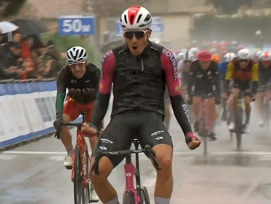 Arnaud Tendon sorprende bajo la lluvia y se viste de l�der en el Tour de La Provenza