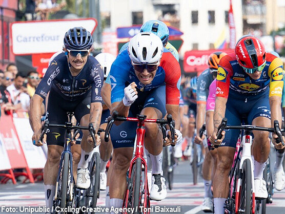 Bastien Tronchon sorprende en Elche de la Sierra y Enric Mas conserva el liderato de la Vuelta a España Bastien Tronchon sorprende en Elche de la Sierra y Enric Mas conserva el liderato de la Vuelta a España