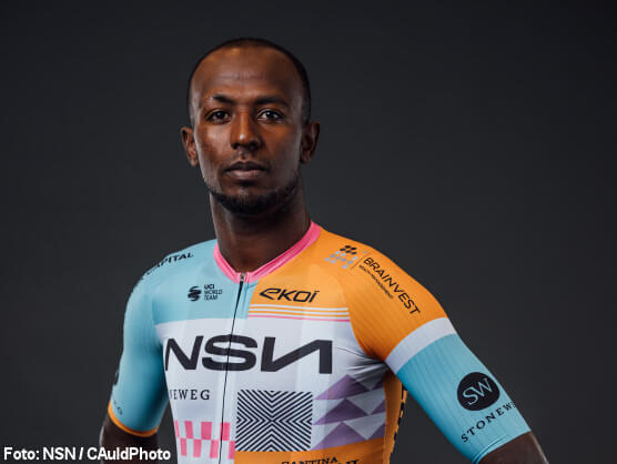 Girmay impone su velocidad en Torreblanca y es el primer l�der de la Volta a la Comunitat Valenciana