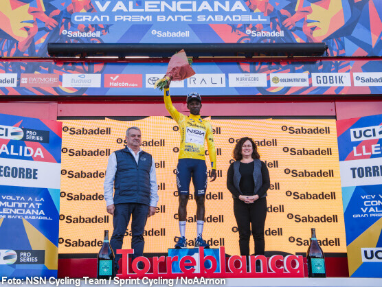 Girmay impone su velocidad en Torreblanca y es el primer l�der de la Volta a la Comunitat Valenciana