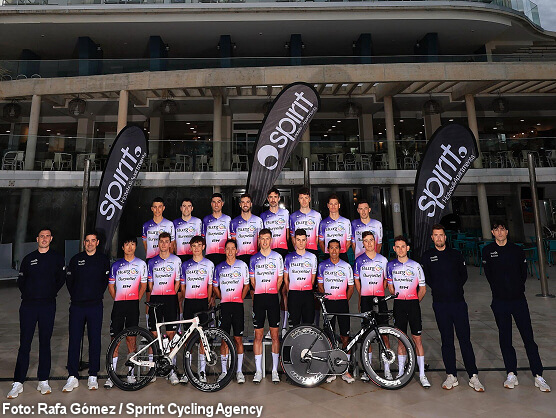 El Burgos-Burpellet-BH presenta su nueva equipaci�n con el regreso del blanco como protagonista