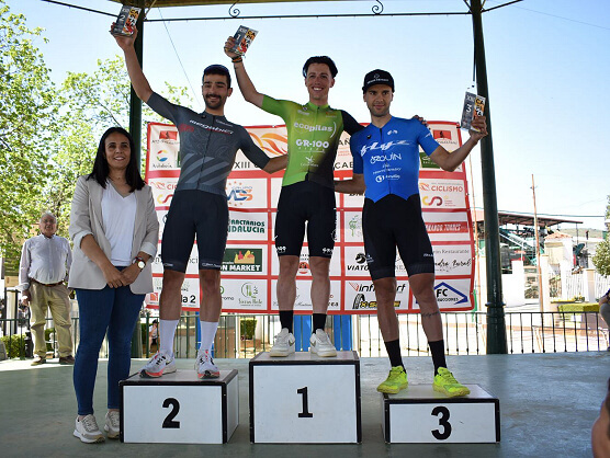 Pilar Fernndez y Manu Cordero dominan la XIII Maratn Capitana Javi Cabeza