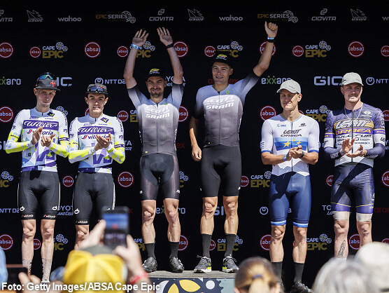 Schurter y Colombo se imponen en la primera etapa de la Absa Cape Epic y se visten de amarillo Schurter y Colombo se imponen en la primera etapa de la Absa Cape Epic y se visten de amarillo