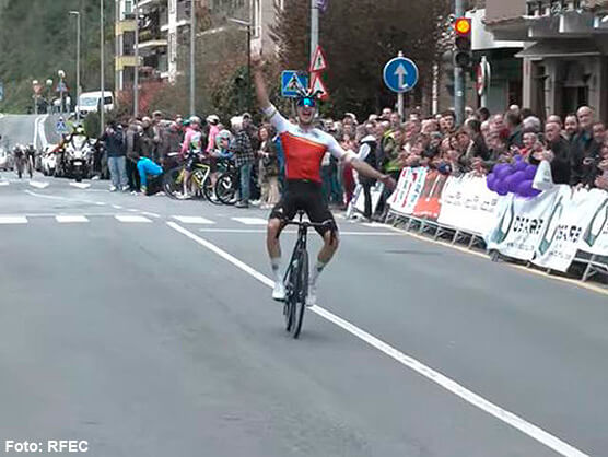 César Pérez se impone con autoridad en la Aiztondo Klasika y es el nuevo líder de la Copa de España César Pérez se impone con autoridad en la Aiztondo Klasika y es el nuevo líder de la Copa de España