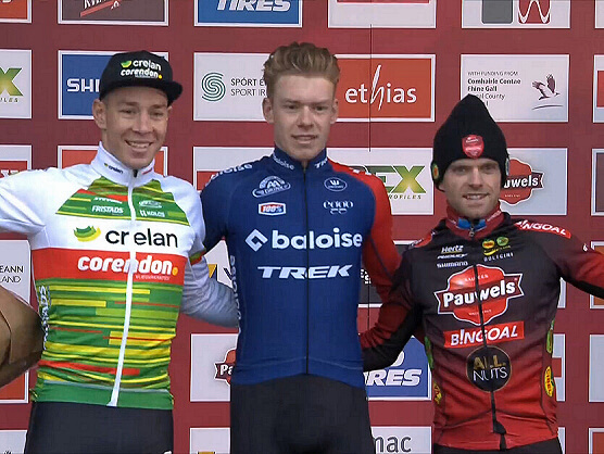 Pim Ronhaar puede con Laurens Sweeck en la Copa del Mundo de ciclocross de Dubln