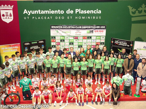 El Club Deportivo GR-100 de Plasencia presenta sus equipos ciclistas para la temporada 2026
