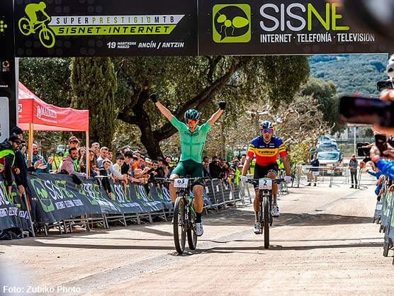 David Campos y Janika Loiv se llevan la victoria en el Superprestigio MTB Sistet de Ancn