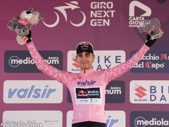 Davide Donati gana en Crotone y se coloca líder del Giro Next Gen Davide Donati gana en Crotone y se coloca líder del Giro Next Gen