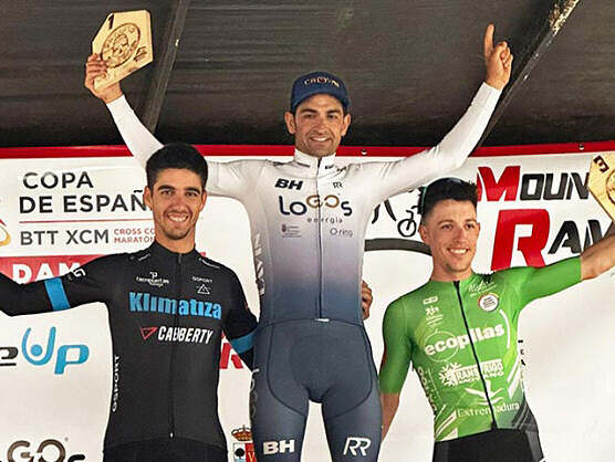 Esteban y Rdenas se coronan en el Desafo Dama Roja de la Copa de Espaa de BTT XCM