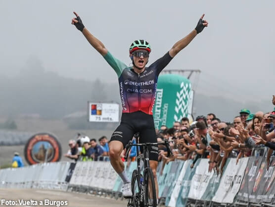 Felix Gall conquista el Puerto del Escudo entre la niebla y lidera la Vuelta a Burgos Felix Gall conquista el Puerto del Escudo entre la niebla y lidera la Vuelta a Burgos