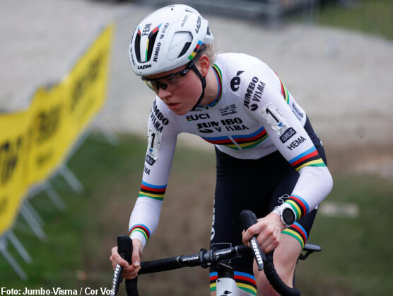 Fem van Empel gana en Waterloo y lidera la Copa del Mundo de Ciclocross