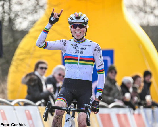 Fem van Empel reina en el Flandriencross de Hamme con una actuación impecable Fem van Empel reina en el Flandriencross de Hamme con una actuación impecable