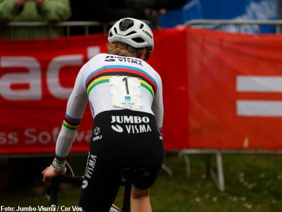 Fem van Empel inicia la temporada de ciclocross con victoria en Beringen