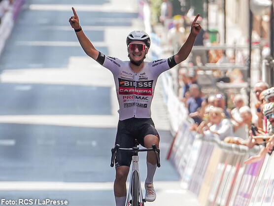 Filippo Agostinacchio sorprende desde la fuga y se lleva la sexta etapa del Giro Next Gen Filippo Agostinacchio sorprende desde la fuga y se lleva la sexta etapa del Giro Next Gen