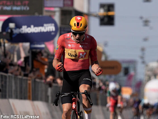 Giro de Italia: Fredrik Dversnes Lavik resiste a los velocistas y gana en Milán la 15ª etapa Giro de Italia: Fredrik Dversnes Lavik resiste a los velocistas y gana en Milán la 15ª etapa