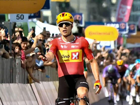 Giro de Italia: Fredrik Dversnes Lavik resiste a los velocistas y gana en Mil�n la 15� etapa