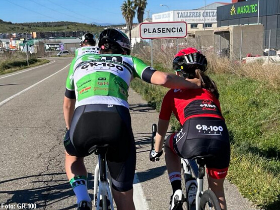 El Club Deportivo GR-100 de Plasencia impulsa un ambicioso proyecto de ciclismo femenino El Club Deportivo GR-100 de Plasencia impulsa un ambicioso proyecto de ciclismo femenino