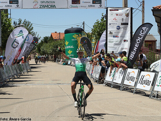 Vuelta a Zamora: Jan Castellón gana en Carbajales de Alba y se viste de líder Vuelta a Zamora: Jan Castellón gana en Carbajales de Alba y se viste de líder