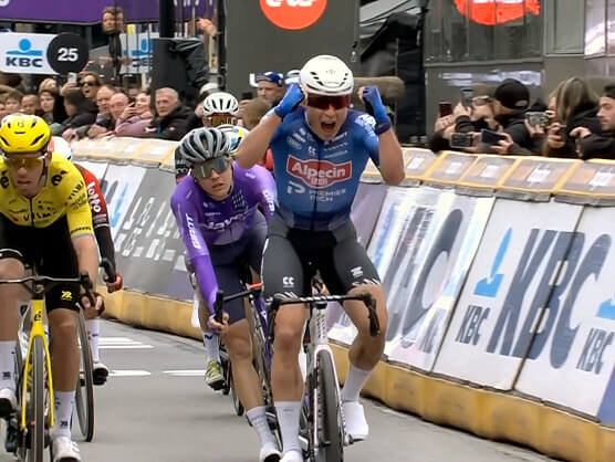 Jasper Philipsen gana En los Campos de Flandes