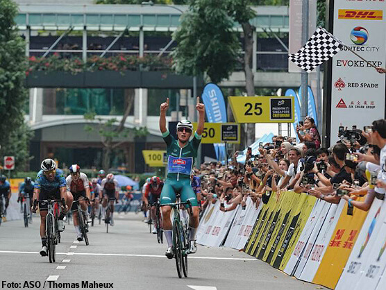 Jasper Philipsen gana el Singapore Criterium en un emocionante sprint