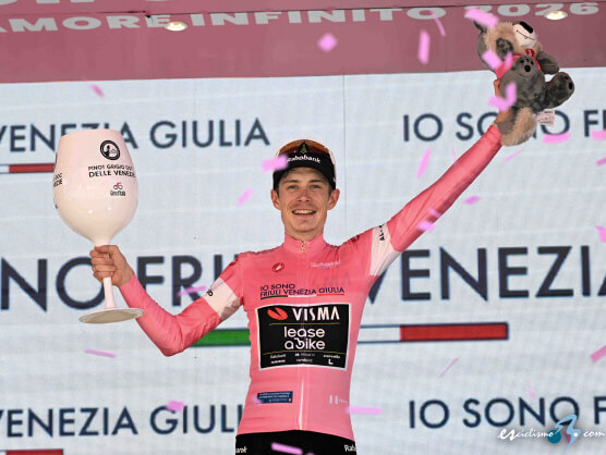 Jonas Vingegaard vence en Pila y se viste de rosa en el Giro de Italia