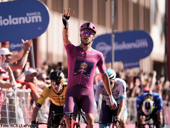 Giro de Italia: Jonathan Milan gana su tercer sprint en Cento Giro de Italia: Jonathan Milan gana su tercer sprint en Cento