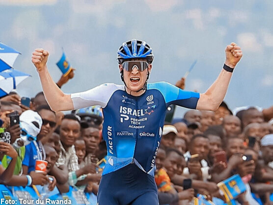 Tour de Ruanda: Joseph Blackmore, líder ganando en el Monte Kigali Tour de Ruanda: Joseph Blackmore, líder ganando en el Monte Kigali
