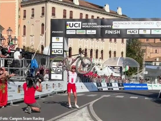 La polaca Katarzyna Niewiadoma, campeona del mundo de gravel