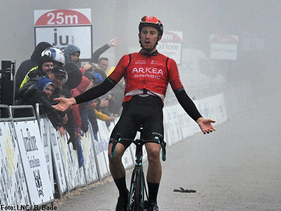 Kvin Vauquelin consigue la victoria en el Tour de Jura