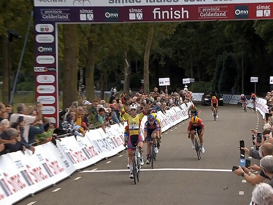 Lorena Wiebes repite victoria en Gennep y afianza su liderato en el Simac Ladies Tour Lorena Wiebes repite victoria en Gennep y afianza su liderato en el Simac Ladies Tour