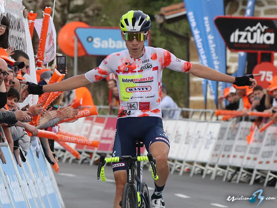 Itzulia-Vuelta al País Vasco: Meintjes gana la accidentada 4ª etapa, Skjelmose líder tras abandonar Roglic Itzulia-Vuelta al País Vasco: Meintjes gana la accidentada 4ª etapa, Skjelmose líder tras abandonar Roglic