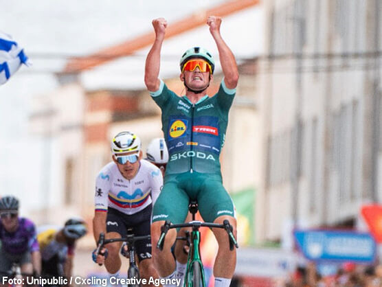 Vuelta a España: Mads Pedersen impone su ley desde la escapada en Monforte de Lemos Vuelta a España: Mads Pedersen impone su ley desde la escapada en Monforte de Lemos