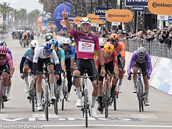 Mathieu van der Poel repite en Martinsicuro, Giulio Pellizzari nuevo l�der de la Tirreno-Adri�tico