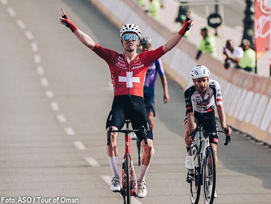 Mauro Schmid se impone en la Muscat Classic con un brillante remate en Al Bustan