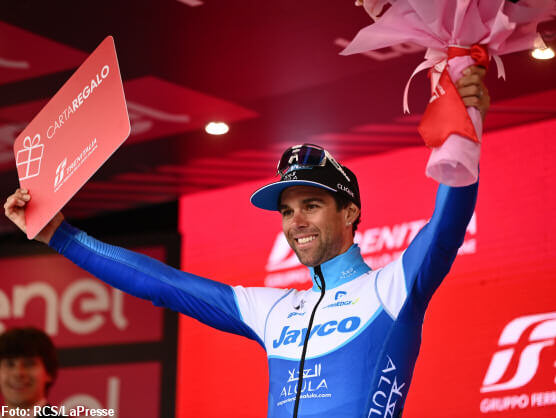 Giro de Italia: Michael Matthews se hace con la tercera etapa, Remco Evenepoel sigue lder