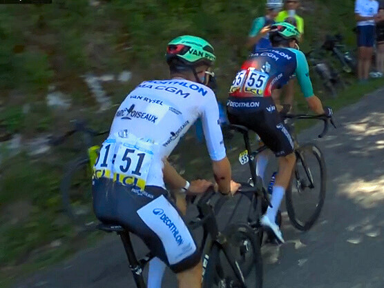 Tour Auvernia-Ródano-Alpes: Paul Seixas sufre una dura caída aunque sigue en carrera Tour Auvernia-Ródano-Alpes: Paul Seixas sufre una dura caída aunque sigue en carrera