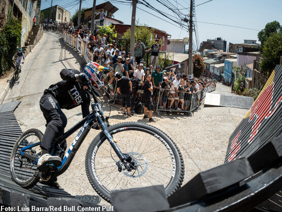 Lucas Borbase corona en la carrera Cerro Abajo en Valparaíso Lucas Borbase corona en la carrera Cerro Abajo en Valparaíso