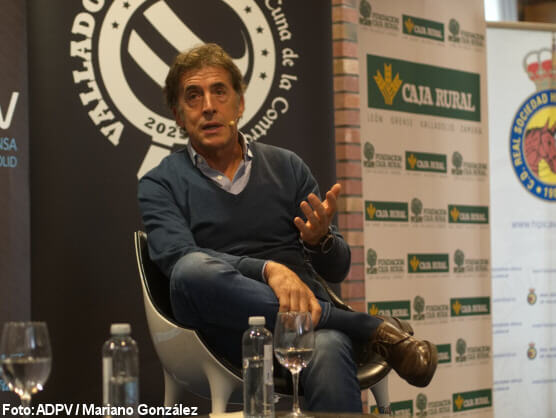 Pedro Delgado recuerda su trayectoria en los Desayunos de la ADPV: "¿Nadie ha llegado nunca tarde en su vida?" Pedro Delgado recuerda su trayectoria en los Desayunos de la ADPV: "¿Nadie ha llegado nunca tarde en su vida?"