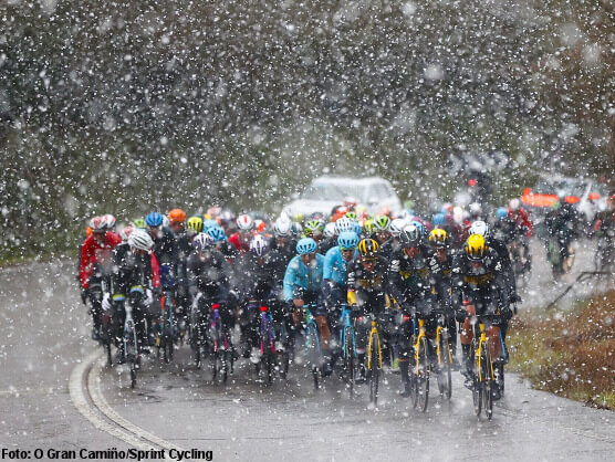 Los ciclistas se plantan en la primera etapa de O Gran Camiño por la nieve Los ciclistas se plantan en la primera etapa de O Gran Camiño por la nieve